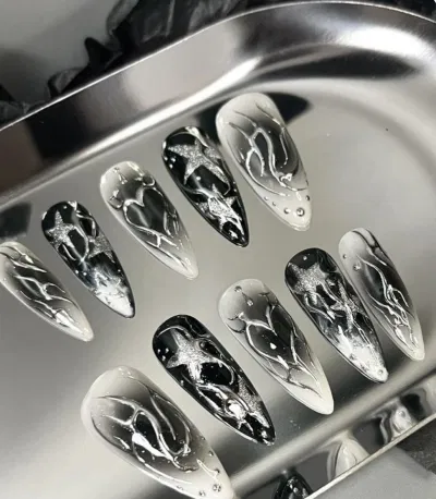 Ombre đen kết hợp phong cách Y3k Ombre đen kết hợp phong cách Y3k