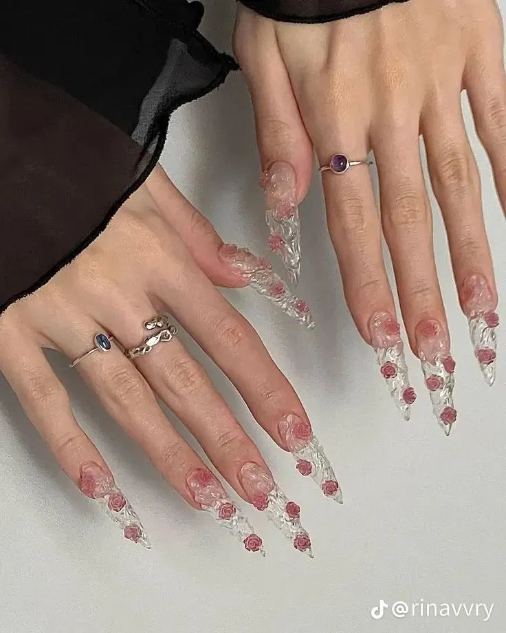 Nail trong đính hoa nổi