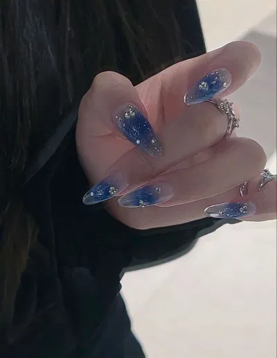 Mẫu nail màu xanh biểu ombre Mẫu nail màu xanh biểu ombre