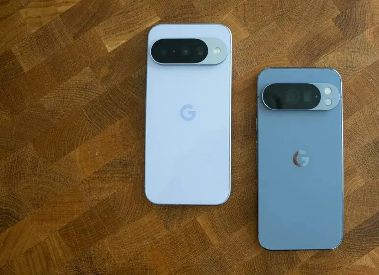 Điện thoại Pixel 10 màu Frost và Pixel 10 Pro màu Moonstone (Ảnh: Internet) Điện thoại Pixel 10 màu Frost và Pixel 10 Pro màu Moonstone (Ảnh: Internet)