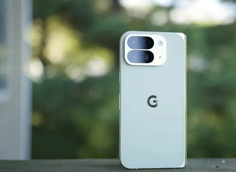 Mặt sau của Pixel 10 Pro Fold (Ảnh: Internet) Mặt sau của Pixel 10 Pro Fold (Ảnh: Internet)