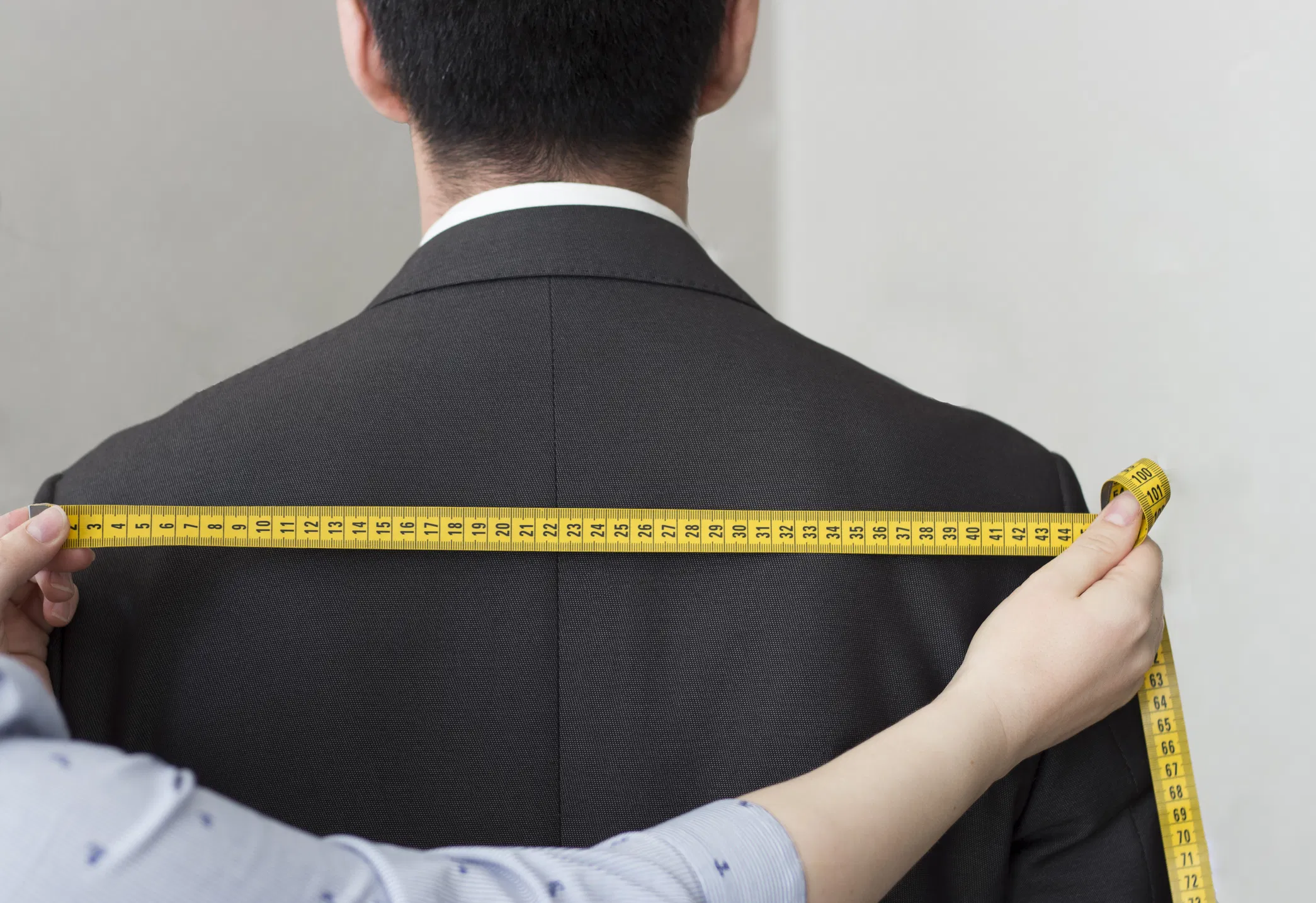 Quần áo vừa vặn giúp bạn trông gọn gàng, tự tin và lịch sự hơn