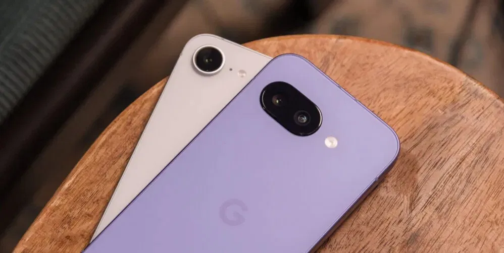 Điện thoại Pixel 9a của Google so với iPhone 16e của Apple (Ảnh: Internet)
