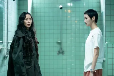 Sự tái hợp sau 10 năm giữa Kim Go Eun và Jeon Doyeon được kỳ vọng tạo nên phản ứng hóa học chưa từng thấy trong loạt phim mới của Netflix (Ảnh: Internet)