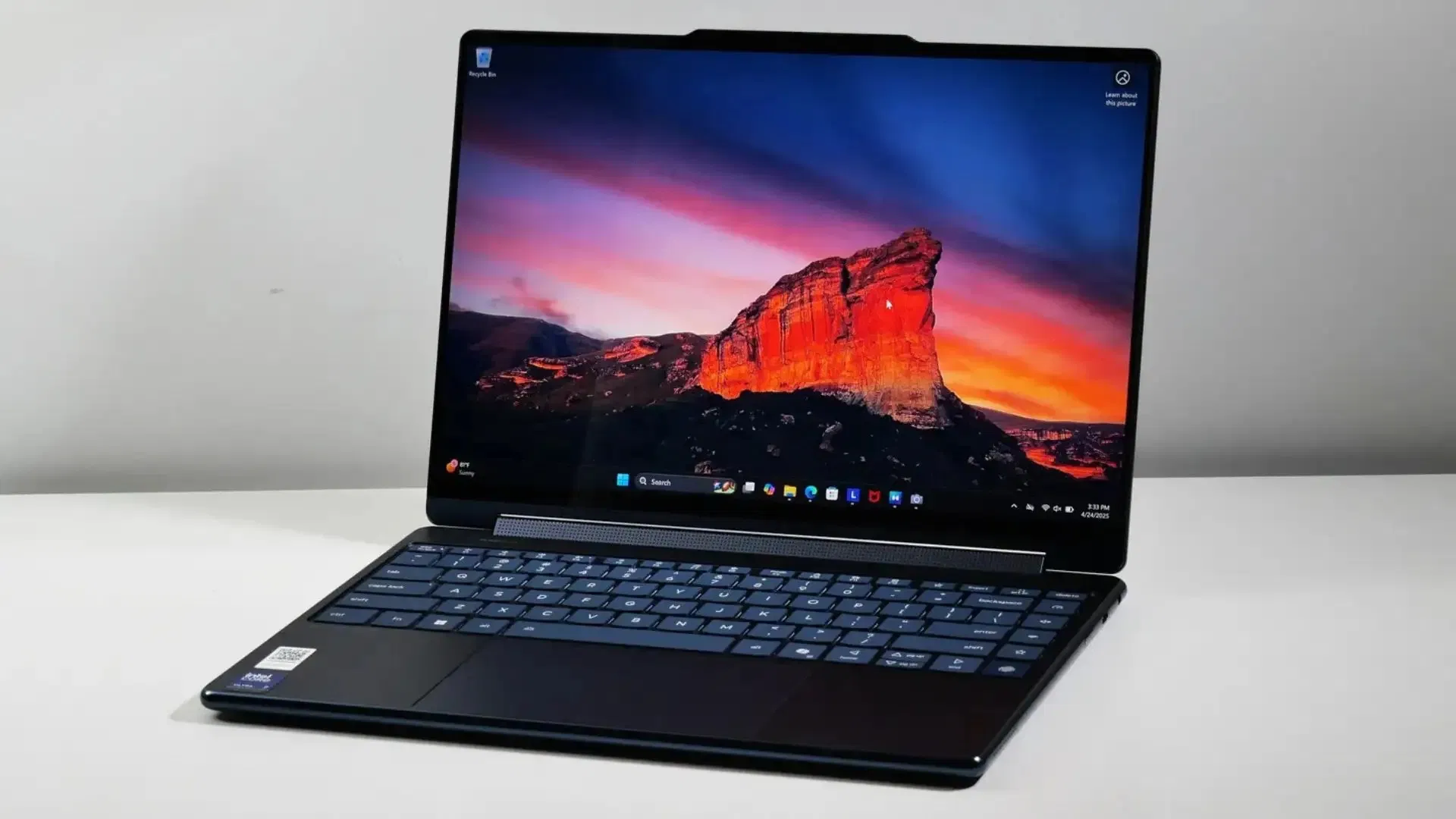 Lenovo Yoga 9i Aura Edition (Ảnh: Internet)