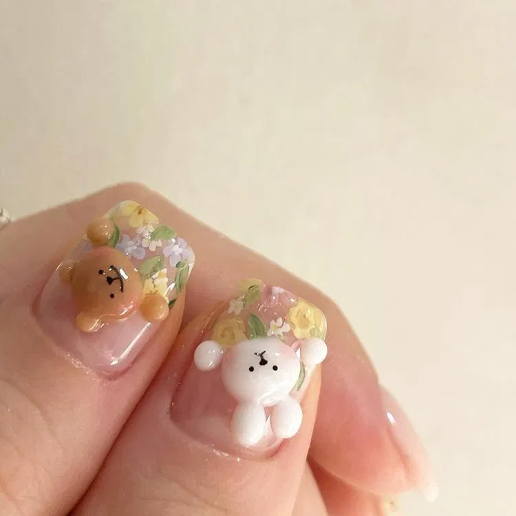 Gấu và thỏi nỏi ở ngón cái Gấu và thỏi nỏi ở ngón cái