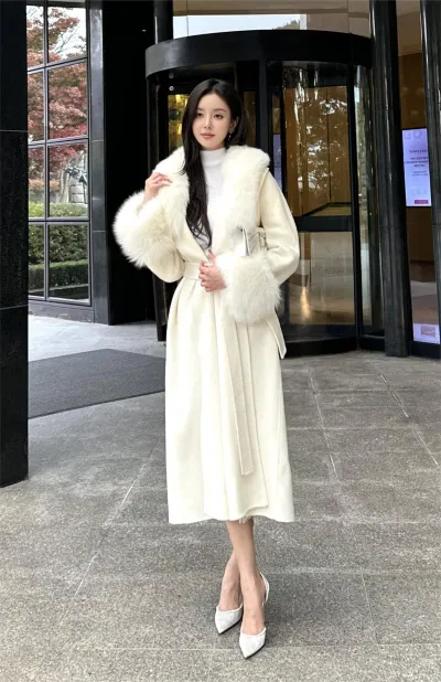 Trang phục đơn sắc