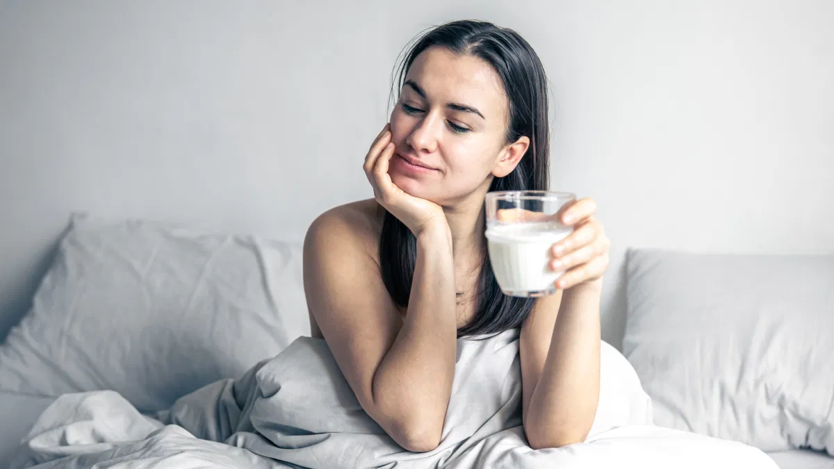 uống sữa trước khi ngủ