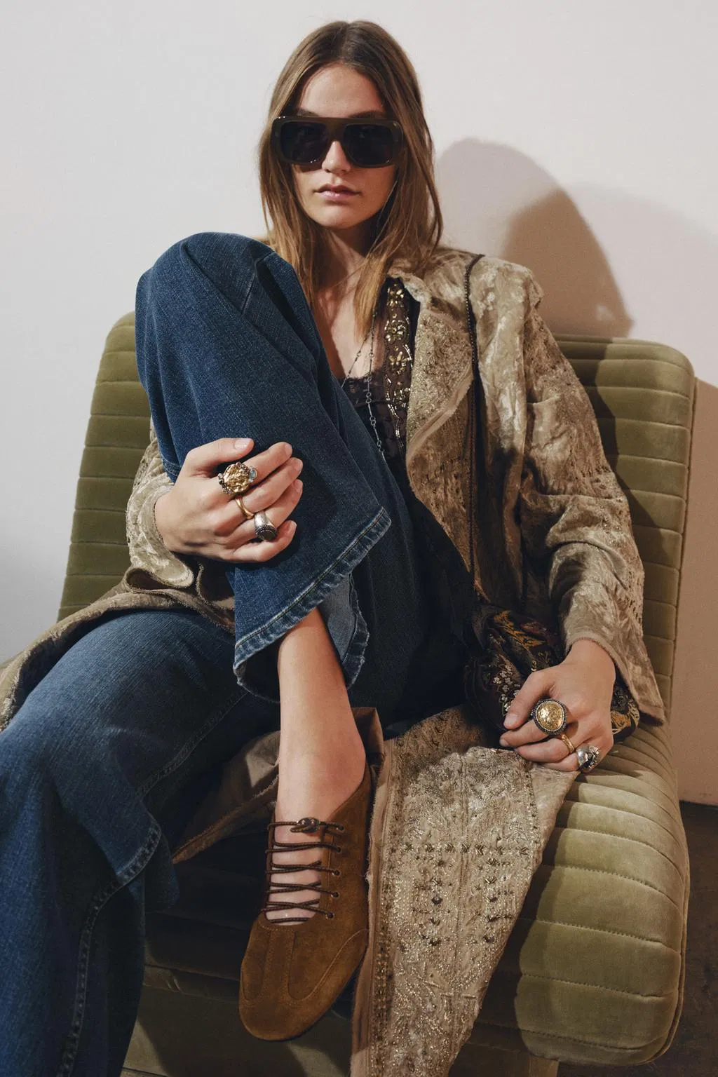 Giày bệt da lộn màu nâu (Zara)