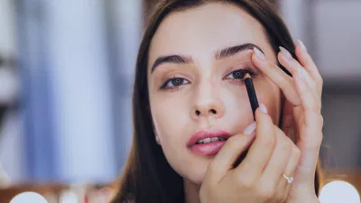 Áp dụng kiểu kẻ mắt giúp nâng mí