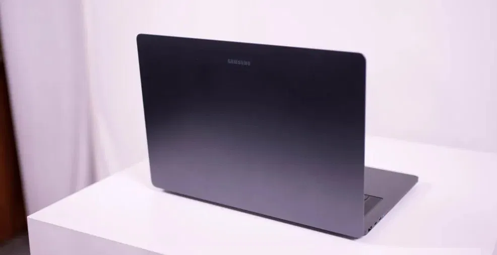 Mẫu laptop Galaxy Book 6 Ultra của Samsung (Ảnh: Internet)