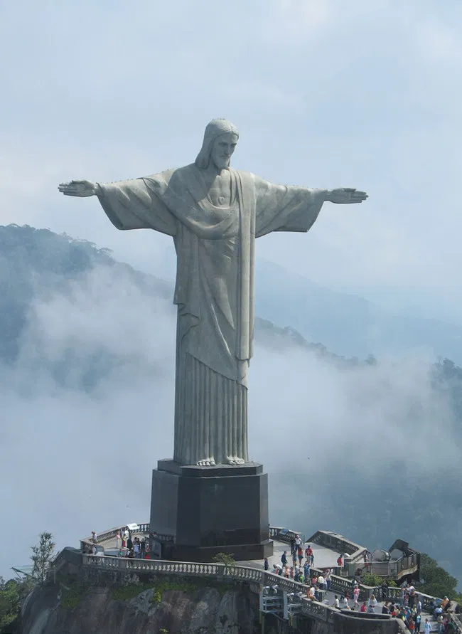Tượng Christ the Redeemer. Nguồn: Internet