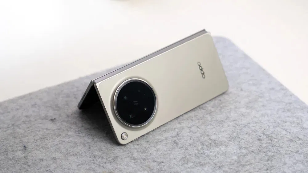 Điện thoại màn hình gập OPPO Find N6 (Ảnh: Internet)