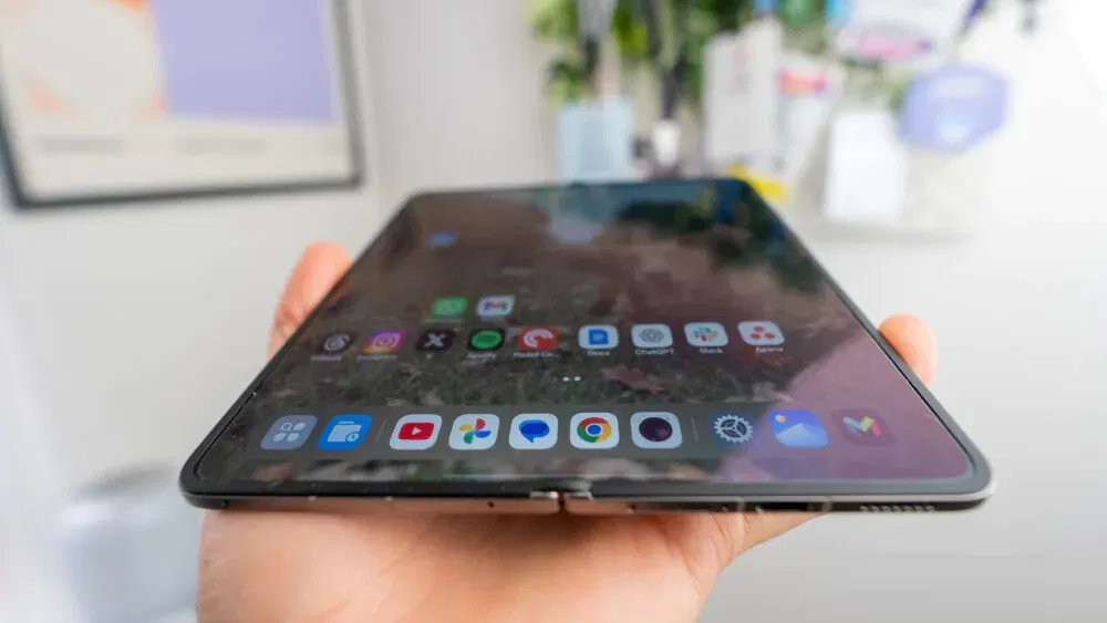 Điện thoại màn hình gập OPPO Find N6 không có nếp gấp (Ảnh: Internet)