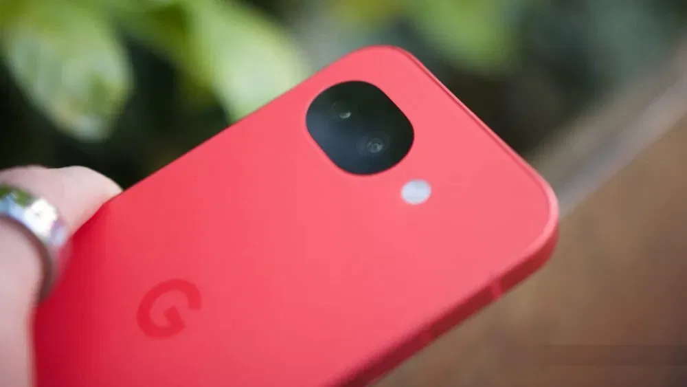 Điện thoại Pixel 10a màu Berry (Ảnh: Internet)
