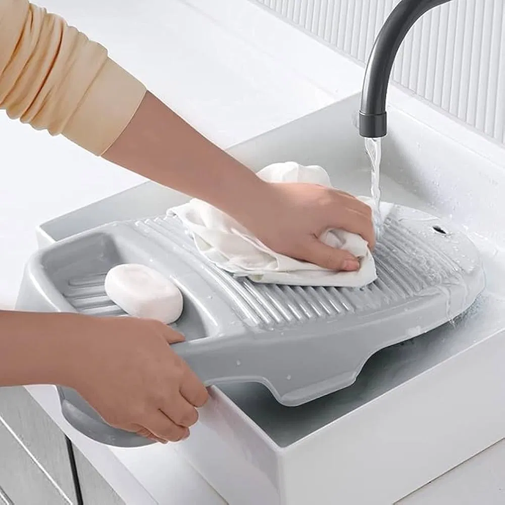 Chà xát vết bẩn quá mạnh