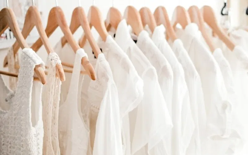 Nước ấm hoặc nước nóng đặc biệt hữu ích đối với những món đồ thường xuyên tiếp xúc với mồ hôi và vi khuẩn