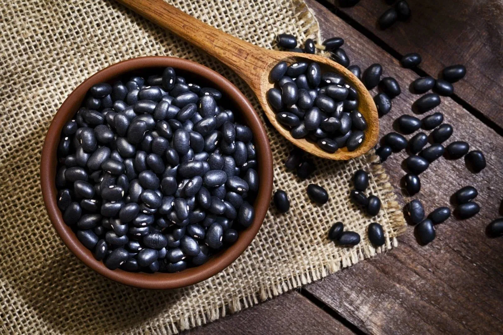 Nhờ giàu chất xơ và protein, đậu đen giúp bạn no lâu hơn