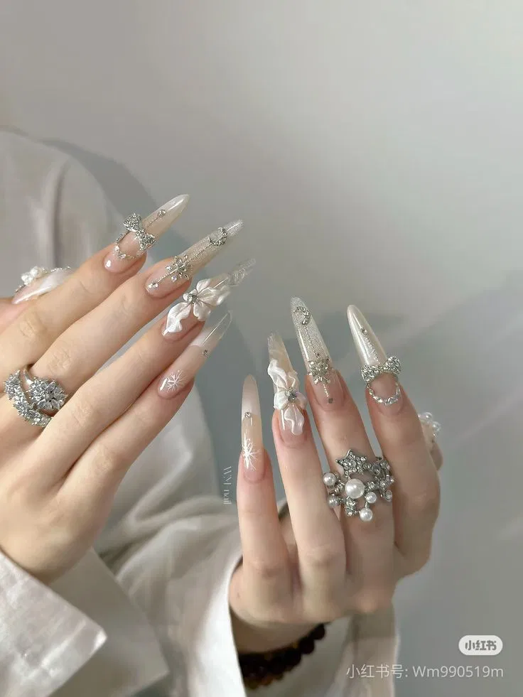 French ombre cùng nơ và đá