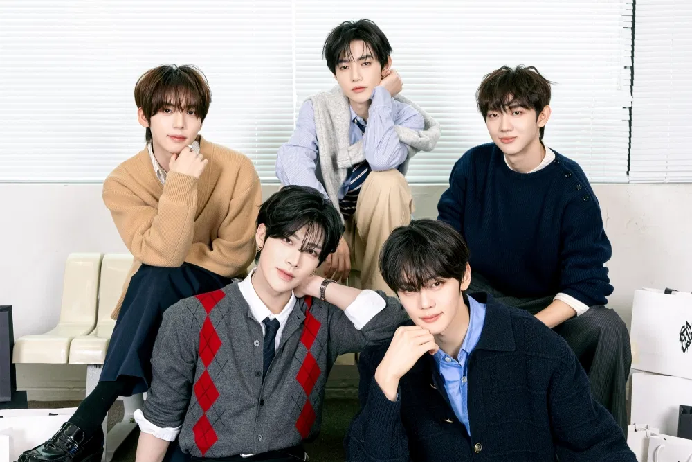 Zhang Hao, Ricky, Kim Gyuvin, Han Yujin và Yoo Seungeon