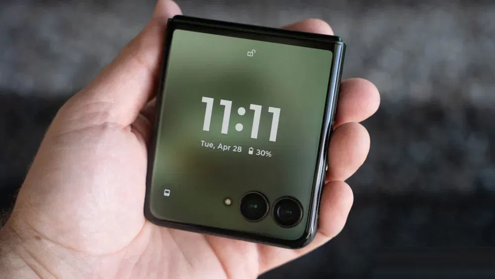 Điện thoại Motorola Razr Plus 2026 (Ảnh: Internet) Điện thoại Motorola Razr Plus 2026 (Ảnh: Internet)