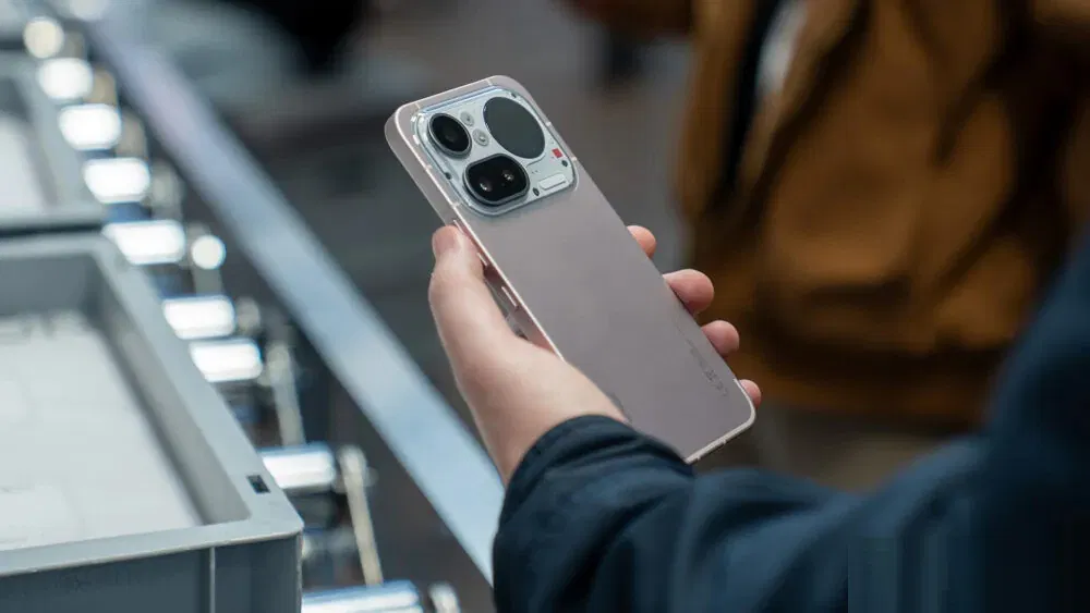 Điện thoại Nothing Phone 4a Pro (Ảnh: Internet) Điện thoại Nothing Phone 4a Pro (Ảnh: Internet)