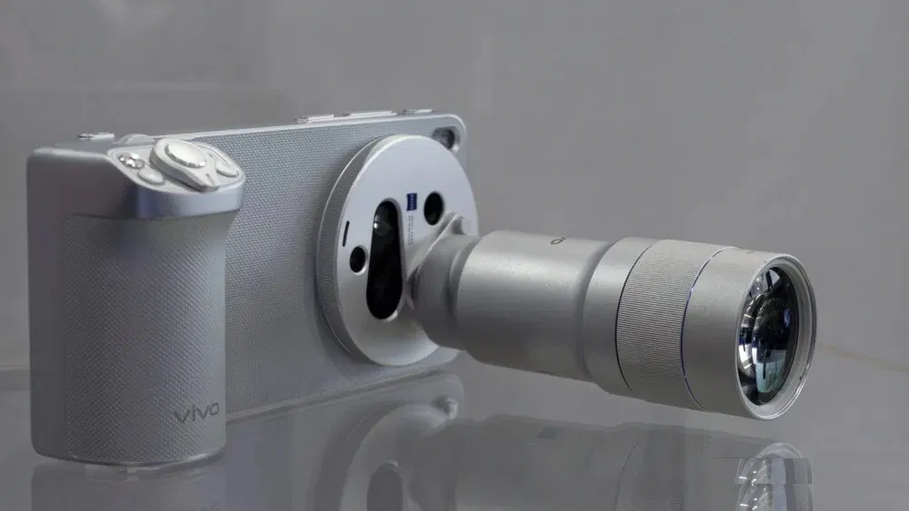 Điện thoại vivo X300 Ultra với ống kính tele mở rộng 400mm (Ảnh: Internet)