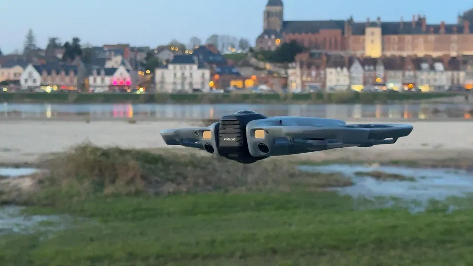 DJI Avata 360 mang lại sự linh hoạt đáng kinh ngạc nhưng chất lượng video lại kém hơn so với các mẫu drone khác của hãng (Ảnh: Internet)