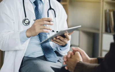 Tùy vào nguyên nhân, cách điều trị chứng chóng mặt khi đứng dậy sẽ khác nhau