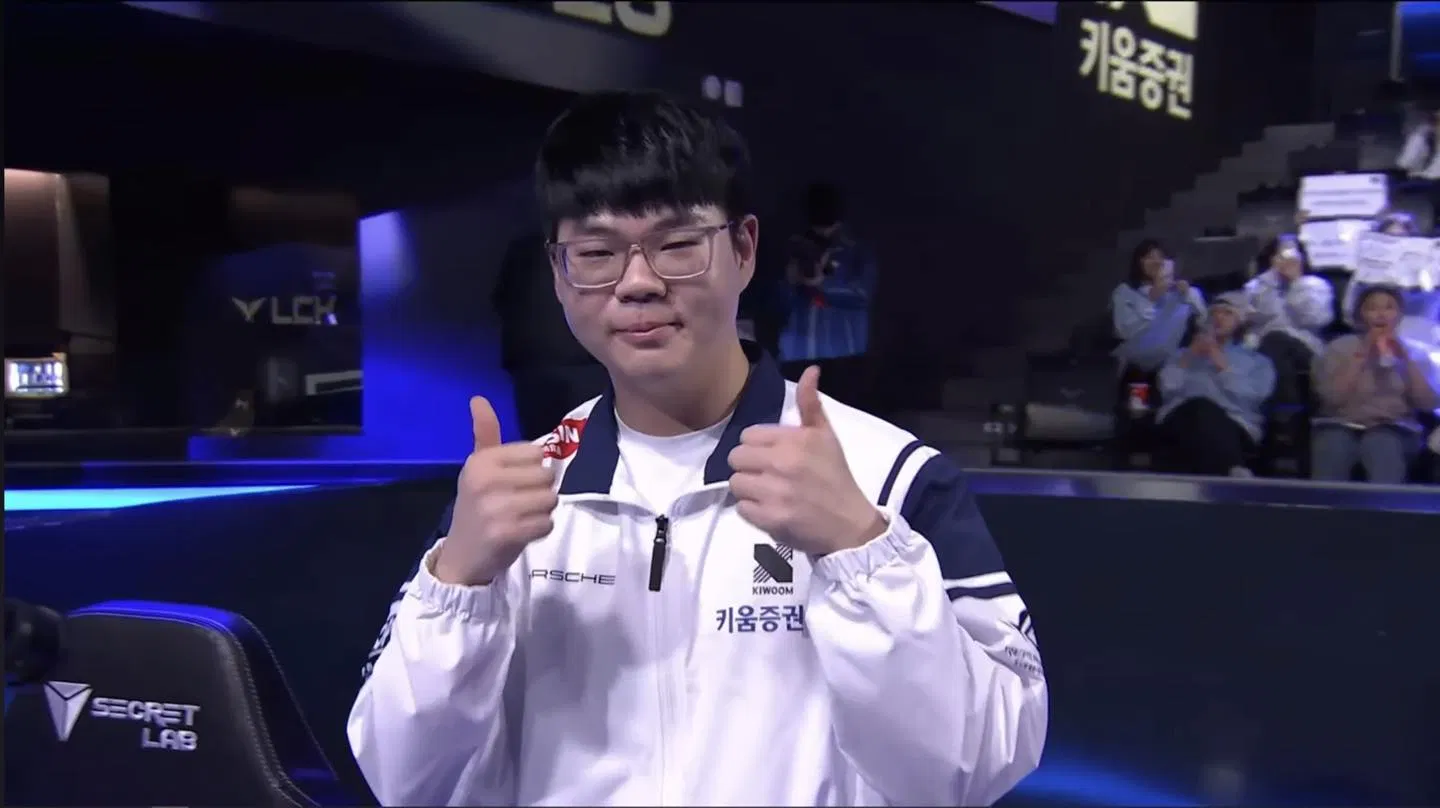 LazyFeel nhận được vô vàn lời khen từ cộng đồng và đàn anh Peanut. Ảnh: internet