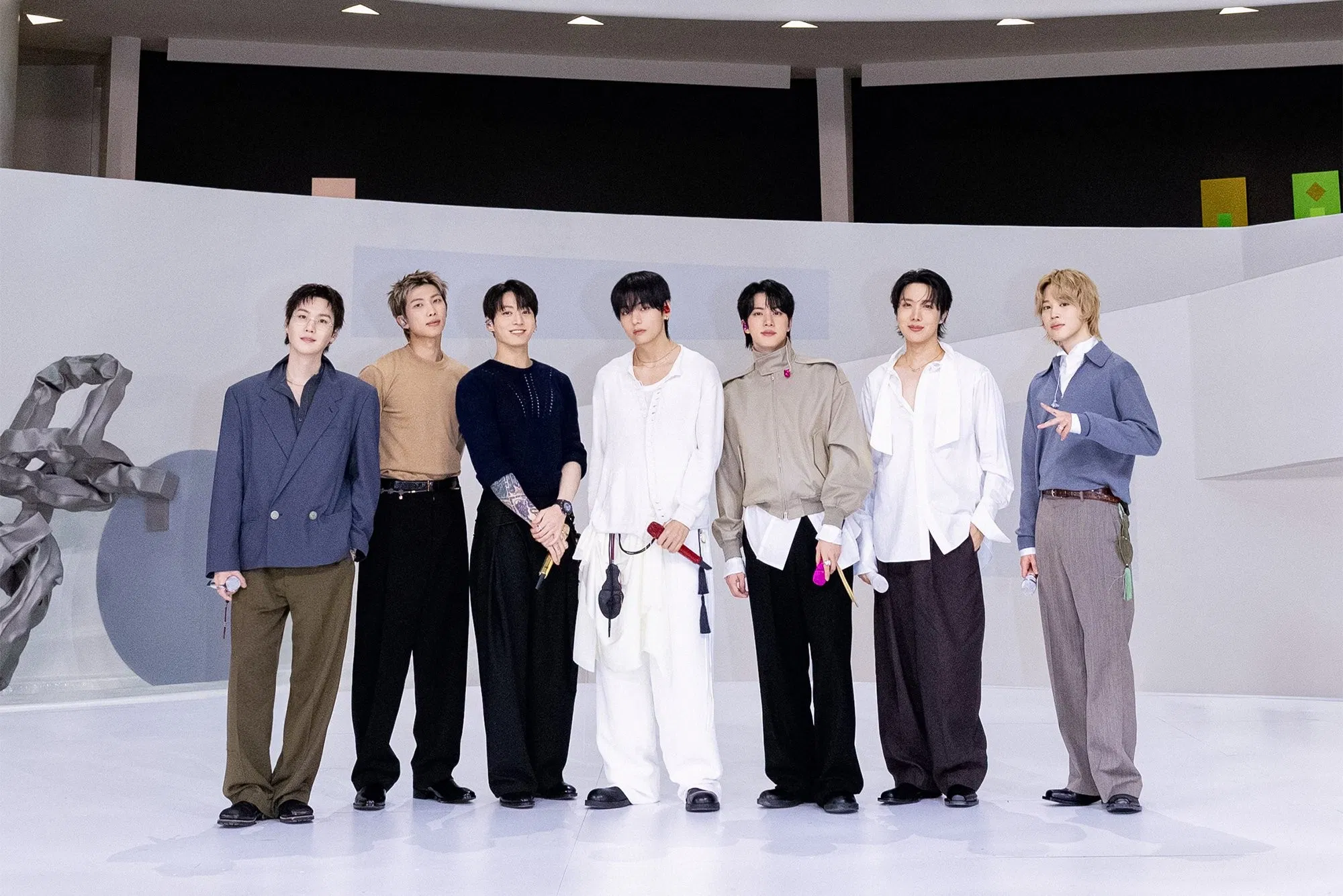 BTS phải vượt qua nhiều nghệ sĩ tên tuổi khác để nhận được giải thưởng danh giá (Ảnh: Internet)