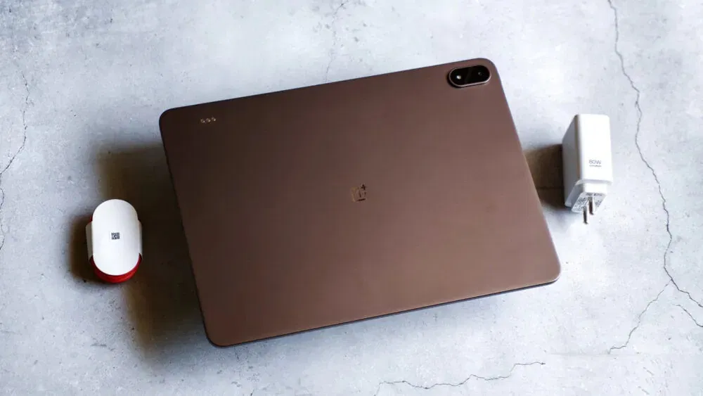 Bộ sản phẩm máy tính bảng OnePlus Pad 4 (Ảnh: Internet)