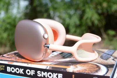Núm xoay kỹ thuật số và điều khiển chế độ nghe của AirPods Max 2 (Ảnh: Internet) Núm xoay kỹ thuật số và điều khiển chế độ nghe của AirPods Max 2 (Ảnh: Internet)