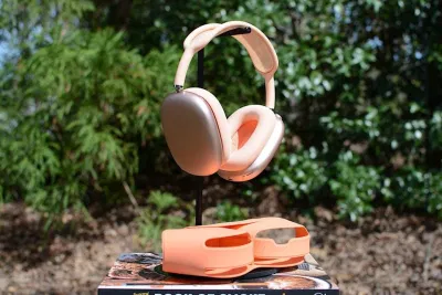 Tai nghe AirPods Max 2 và Hộp đựng thông minh (Ảnh: Internet) Tai nghe AirPods Max 2 và Hộp đựng thông minh (Ảnh: Internet)