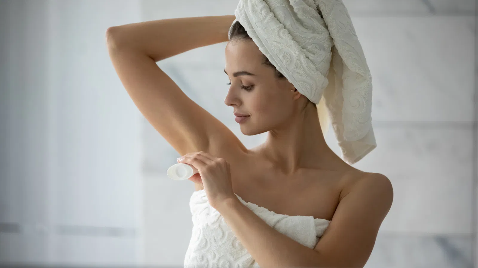 Lăn khử mùi là sản phẩm cần thiết giúp kiểm soát mùi cơ thể hiệu quả
