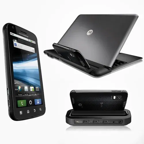 Điện thoại Motorola Atrix với lapdock (Ảnh: Internet)
