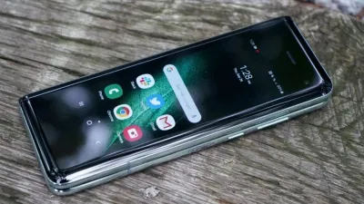 Điện thoại màn hình gập Galaxy Fold của Samsung (Ảnh: Internet) Điện thoại màn hình gập Galaxy Fold của Samsung (Ảnh: Internet)