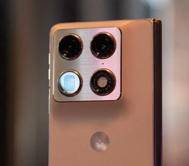 Camera của điện thoại Motorola Razr Fold (Ảnh: Internet) Camera của điện thoại Motorola Razr Fold (Ảnh: Internet)