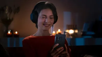 Điện thoại Xperia 1 VIII với tai nghe có dây (Ảnh: Internet) Điện thoại Xperia 1 VIII với tai nghe có dây (Ảnh: Internet)
