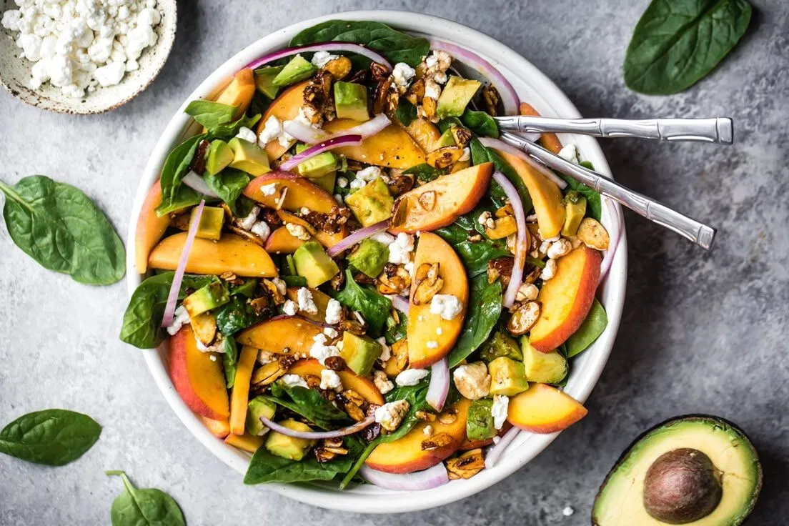 Một lợi ích rõ ràng khác của việc ăn salad mỗi ngày là cơ thể được cung cấp đều đặn các vitamin và khoáng chất quan trọng