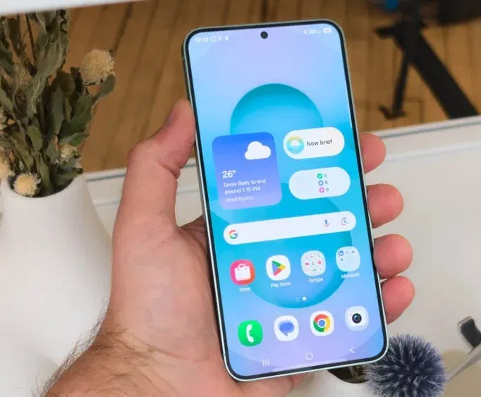 Màn hình chính của điện thoại Galaxy S25 (Ảnh: Internet)