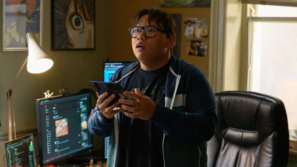 Ned Leeds sử dụng điện thoại Galaxy Z Fold 7 của Samsung (Ảnh: Internet) Ned Leeds sử dụng điện thoại Galaxy Z Fold 7 của Samsung (Ảnh: Internet)