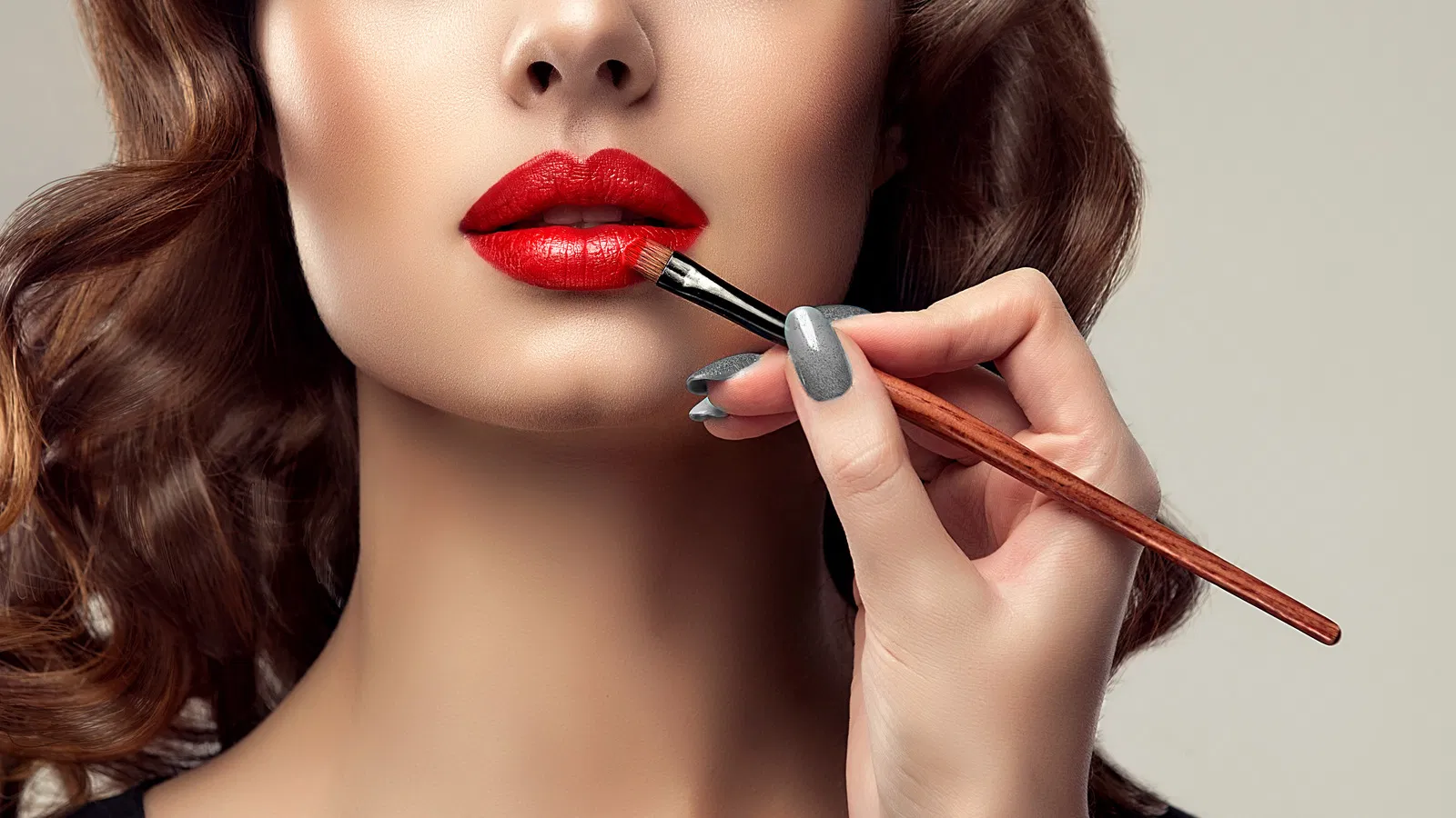 Dùng cọ môi để chỉnh sửa