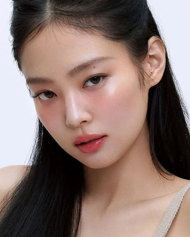 Má hồng dưới mắt
