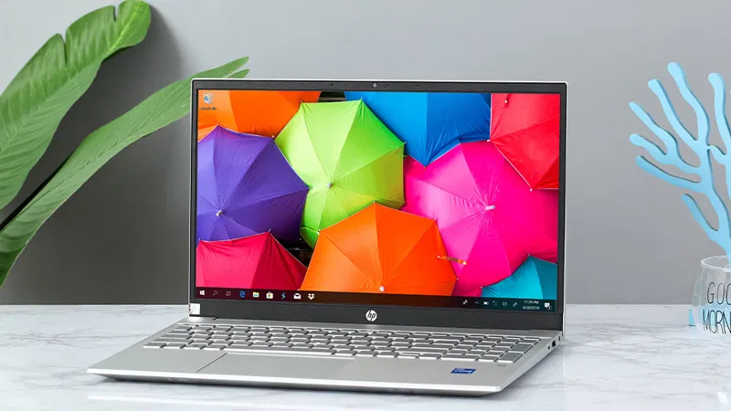 Màn hình, bàn phím và webcam là những yếu tố ảnh hưởng trực tiếp đến trải nghiệm làm việc hằng ngày.
