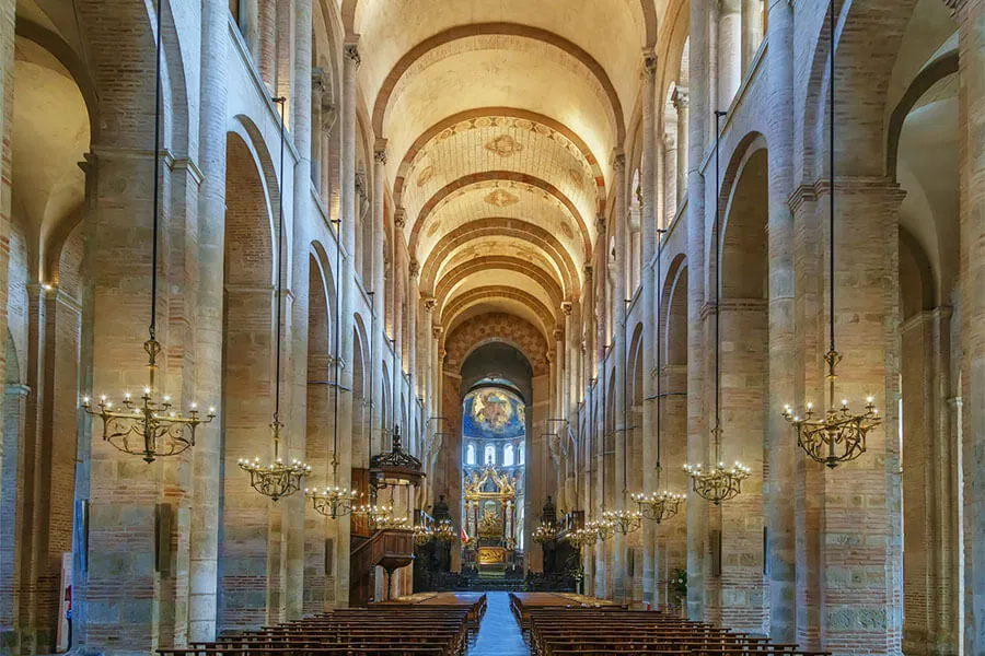 Những đặc trưng của kiến trúc Romanesque. Nguồn: Internet
